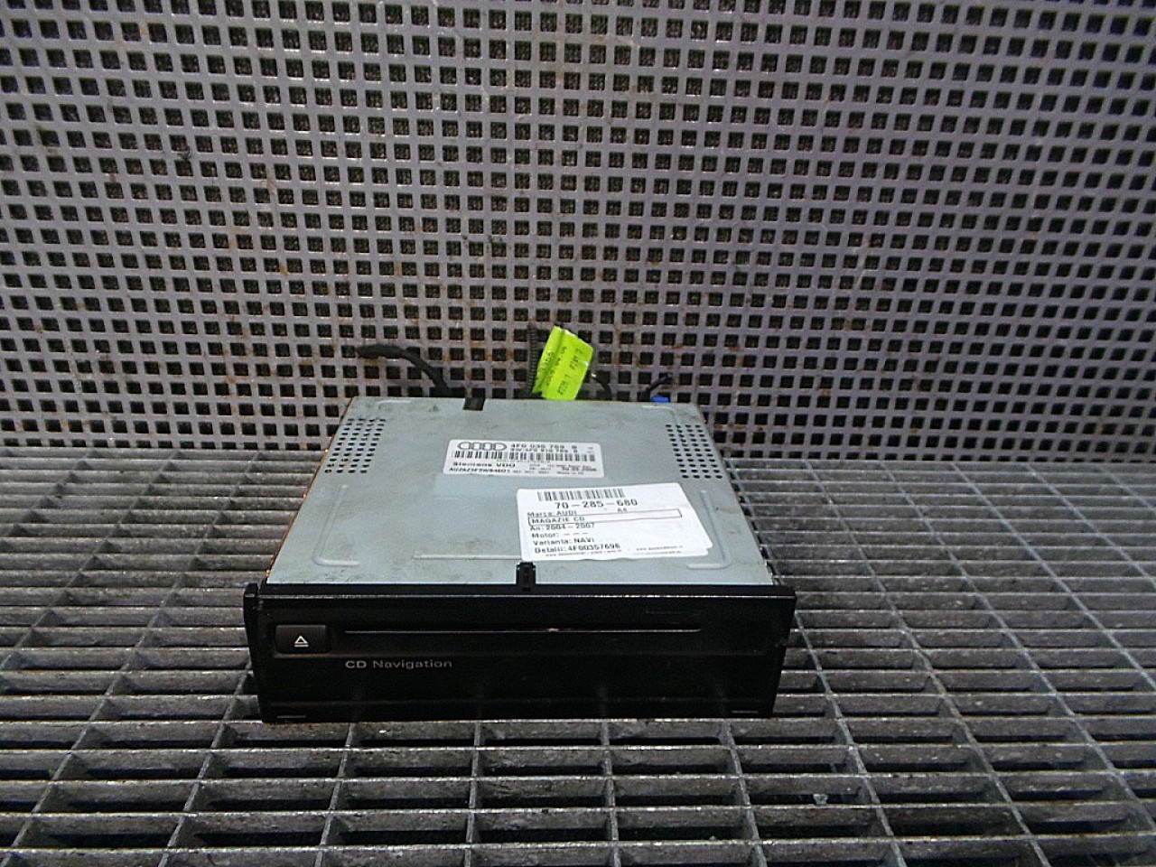 MAGAZIE CD AUDI A4 - - (2004 2007)