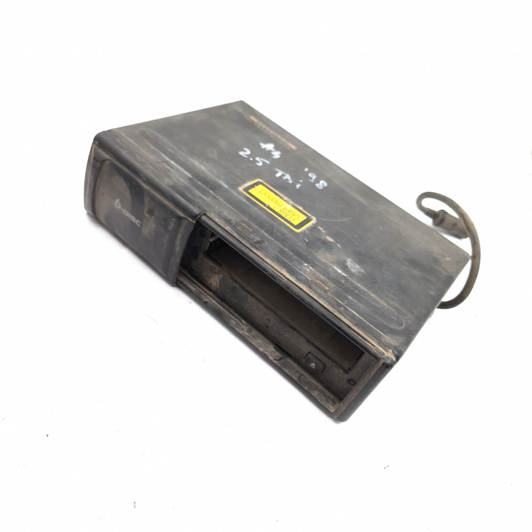 Magazie Cd Audi A4 B5 (8D) 1994-2001 4B0035111, 4B0 035 111, 8L0035111, 8L0 035 111, Cq-La1720A, Cqla1720A, 48804, 7Efm01878 Matsushita Communication Industrial Co., Ltd.