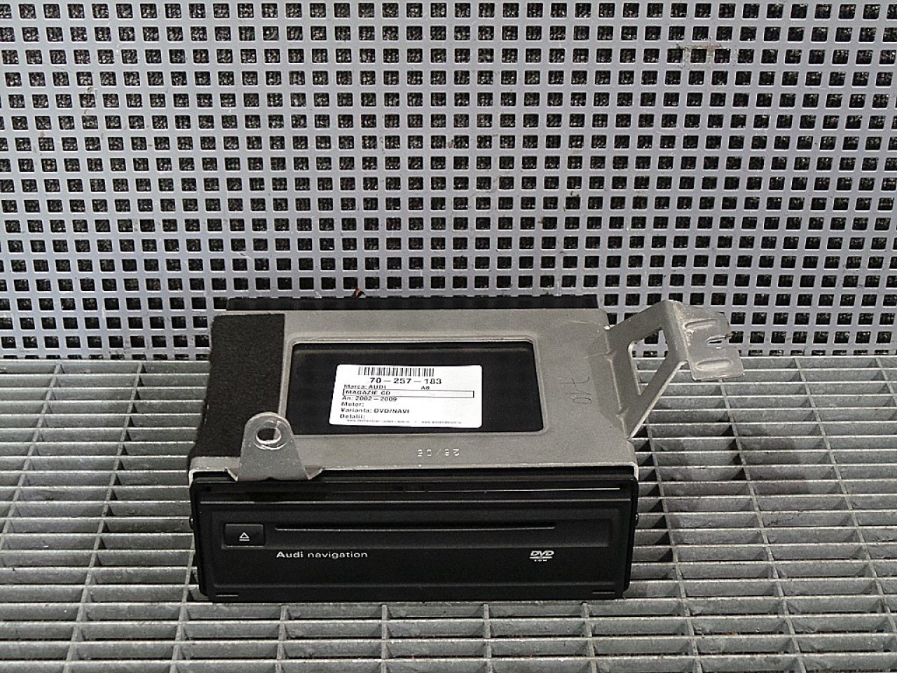 MAGAZIE CD AUDI A8 - - (2002 2009)