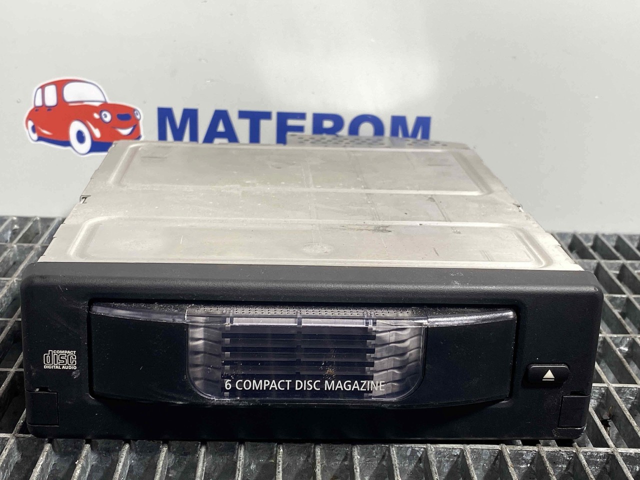 MAGAZIE CD BMW SERIA 5 E 60 - - (2004 2007)