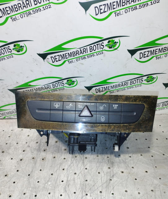 Magazie CD DVD player MP3 Radio Radiocasetofon A211 680 05 52 / A2116800552 Mercedes-Benz E-Class W211/S211 [2002 - 2006] wagon 5-usi