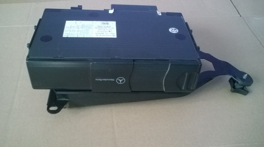 Magazie CD Mercedes C-Class W203 (2000-2007), CLK W209 (2004-2009), ML W163, ML 270