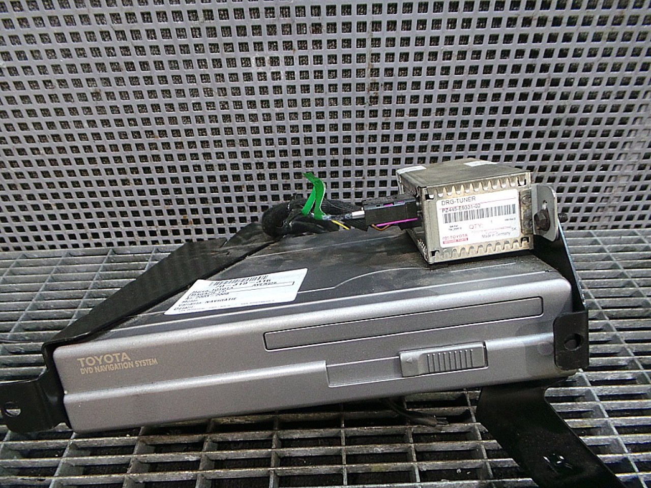 MAGAZIE CD TOYOTA AVENSIS - - (2003 2008)