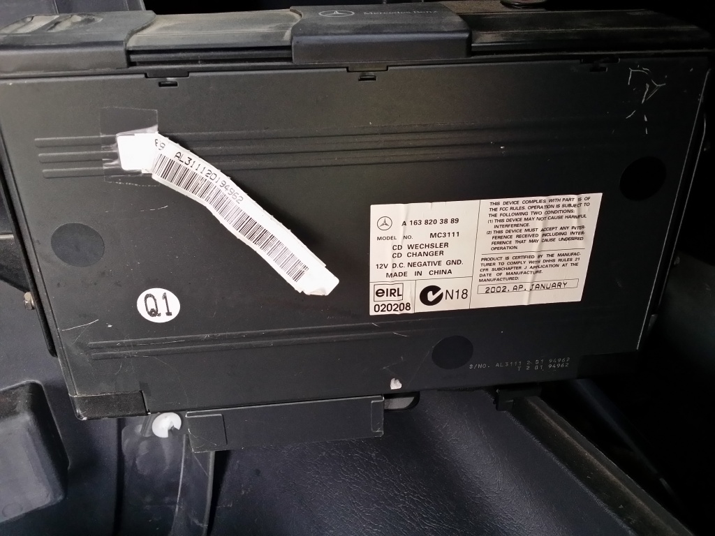 Magazie CD-uri Mercecdes ML W163 2004