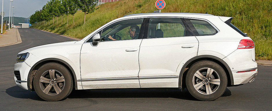 Mai aproape de adevar. Noul Volkswagen Touareg, surprins in compania unui minimum de camuflaj Mai aproape de adevar. Noul Volkswagen Touareg, surprins in compania unui minimum de camuflaj