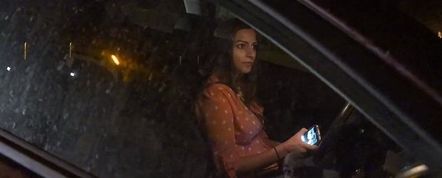 Mai beata decat Vacaroiu: o femeie opreste masina in mijlocul autostrazii