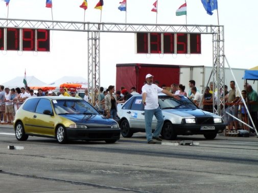 Mai este o zi! La Chevrolet DragRacing ploua cu premii