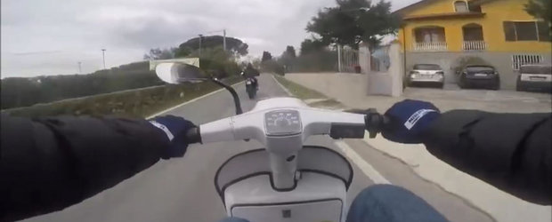 Mai rapid ca o Hayabusa: un scuter pentru copii face de ras o motocicleta sport