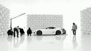 Making Of: Lexus LFA sparge paharul de sampanie cu stil