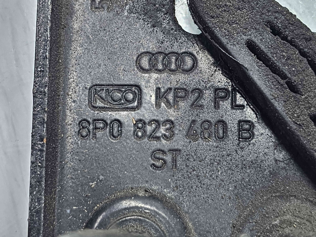 Maner deschidere capota Audi A3 Sportback (8PA) [Fabr 2004-2013] 8P0823480B