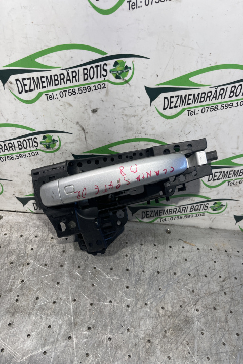 Maner deschidere din exterior usa fata dreapta 8T0837896B Audi A4 B8/8K [2007 - 2011] Sedan 4-usi