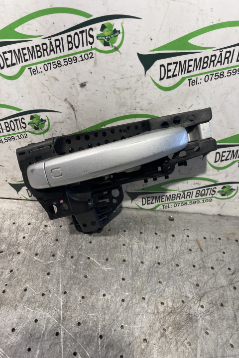 Maner deschidere din exterior usa fata dreapta 8T0-2 837 886A Audi A4 B8/8K [2007 - 2011] Sedan 4-usi