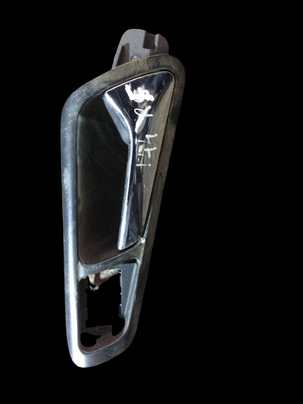Maner deschidere din interior usa fata dreapta Volkswagen VW Passat B6 [2005 - 2010] wagon 5-usi 2.0 TDI MT (140 hp) (3C5)