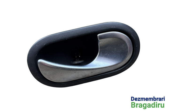 Maner deschidere din interior usa fata dreapta Cod: 8200028486 8200028486 Renault Megane 2 [facelift] [2006 - 2012] Hatchback 5-usi 1.5 dCi MT (86 hp)