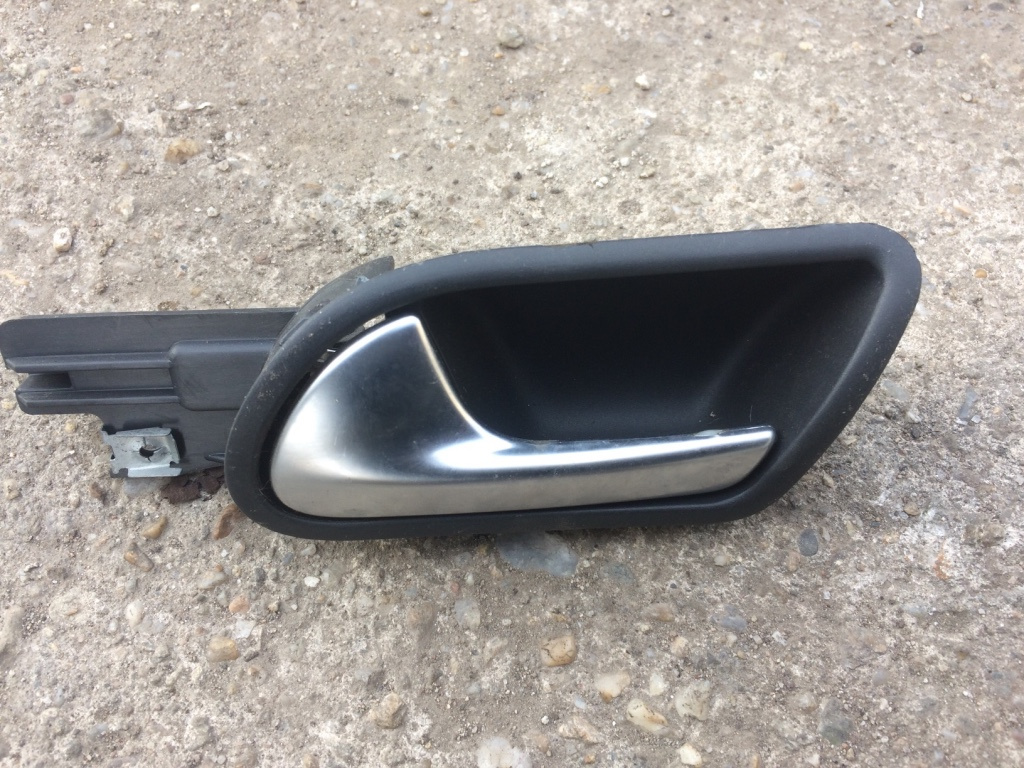 Maner deschidere din interior usa stanga spate Volkswagen VW Golf 5 [2003 - 2009] Hatchback 5-usi 2.0 TDI MT (140 hp) V (1K1) Cod motor BKD