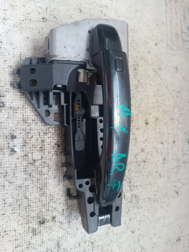 Maner exterior dreapta fata Audi A1, 8T0837167A