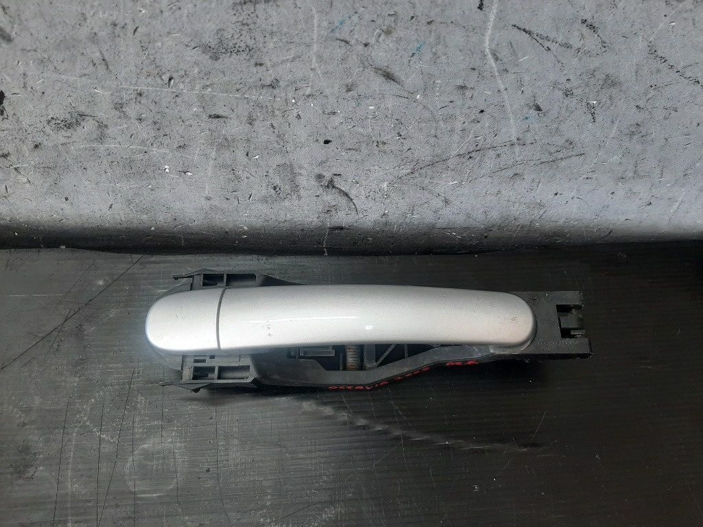 Maner exterior dreapta fata skoda octavia 2 1z3 6y0837885