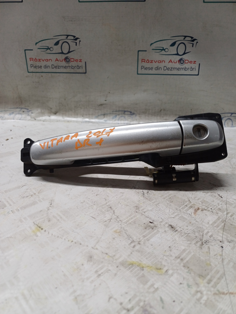 Maner exterior dreapta fata Suzuki Vitara 1.6 Benzina 2015, -