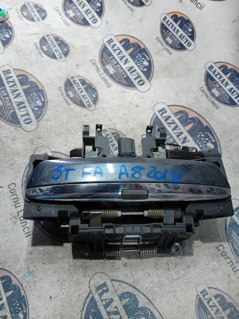 Maner exterior stanga fata Audi A8 2008, LADA 19