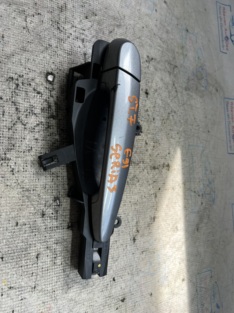 Maner exterior stanga fata BMW Seria 3 E91 2010