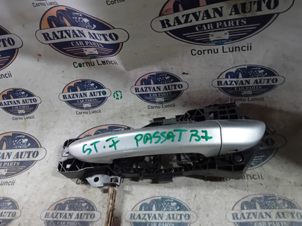 Maner exterior stanga fata Volkswagen Passat B7 2013