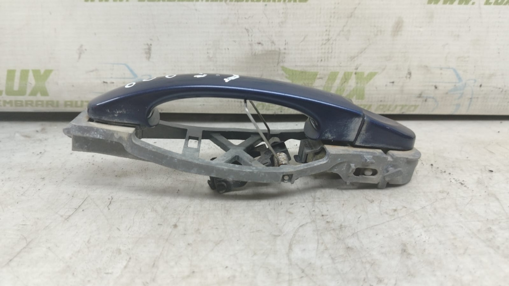 Maner exterior stanga spate 10839885a Volkswagen VW Touran [facelift] [2006 - 2010] 2.0 TDI BMM