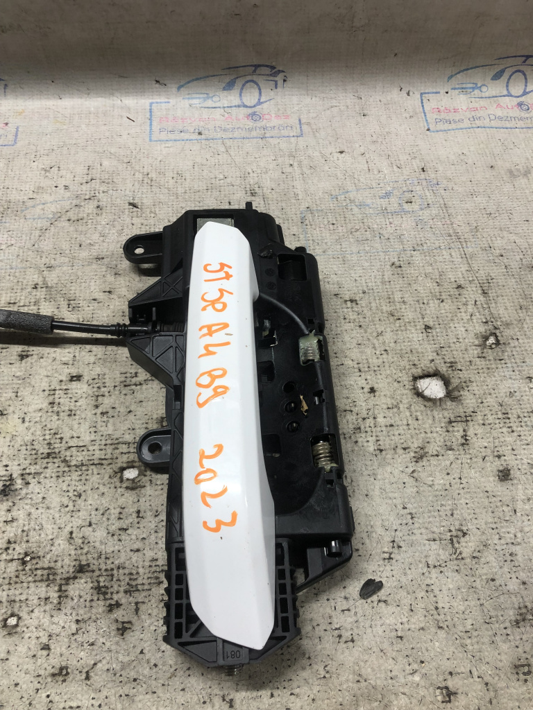 Maner exterior stanga spate Audi A4 B9 - Motorina 2023, 8W0837811A