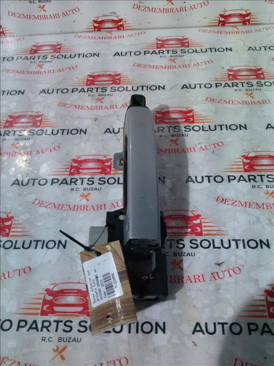 Maner exterior usa dreapta fata NISSAN QASHQAI an fabr. 2011