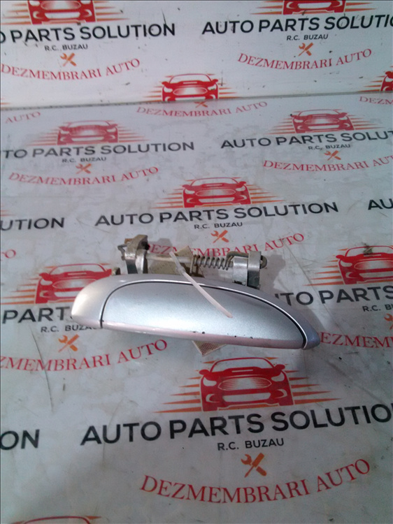 Maner exterior usa dreapta fata RENAULT CLIO 2 an fabr. 2006