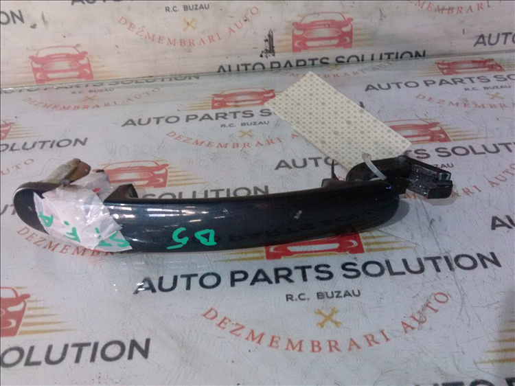 Maner exterior usa stanga fata VW PASSAT B5 an fabr. 2001