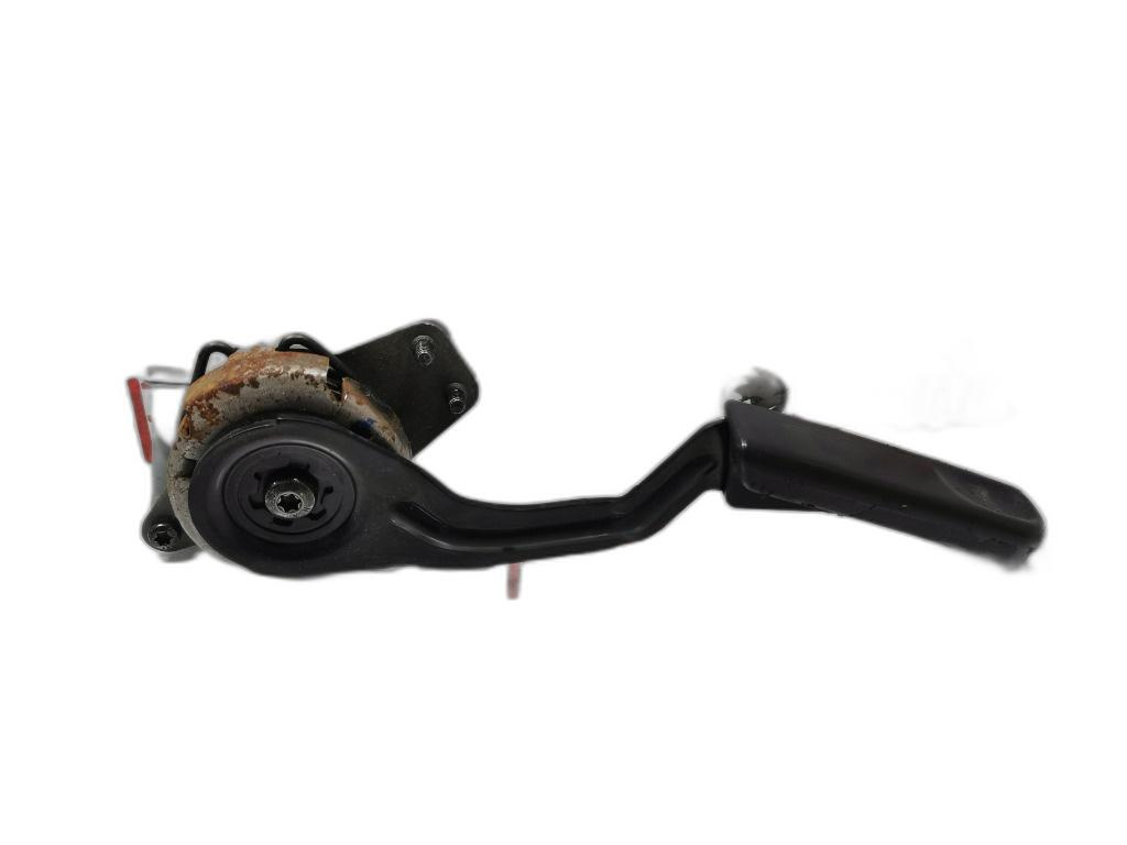 Maner inaltator scaun dreapta fata Audi A4 B6 (8E2) Sedan 2002 2.0 I OEM 8301942