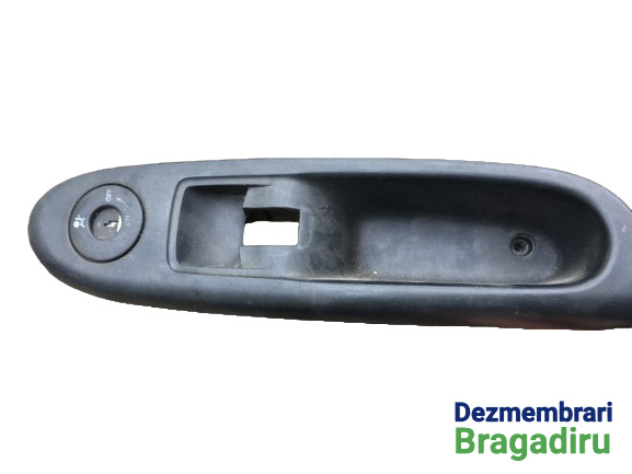 Maner inchidere din interior usa fata dreapta 8200084005 Renault Clio 2 [facelift] [2001 - 2005] Hatchback 3-usi 1.4 MT (98 hp)