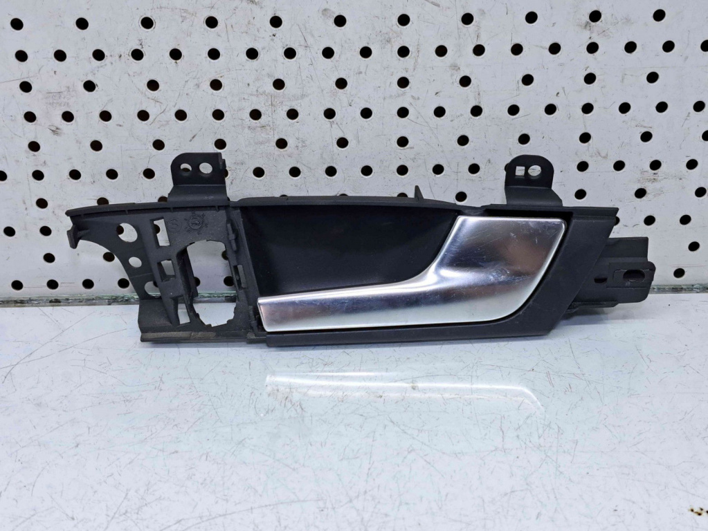 Maner interior dreapta fata Audi A3 Sportback (8PA) [Fabr 2004-2013] 8P4837020D