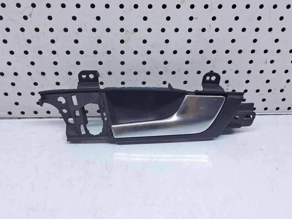 Maner interior dreapta fata Audi A3 Sportback (8PA) [Fabr 2004-2013] 8P4837020D