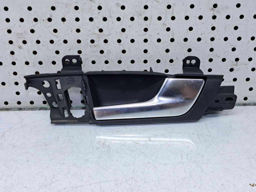 Maner interior dreapta fata Audi A3 Sportback (8PA) [Fabr 2004-2013] 8P4837020D