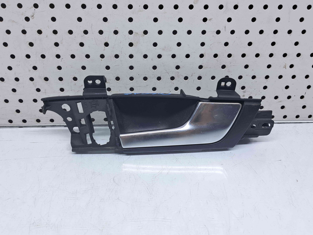 Maner interior dreapta fata Audi A3 Sportback (8PA) [Fabr 2004-2013] 8P4837020D