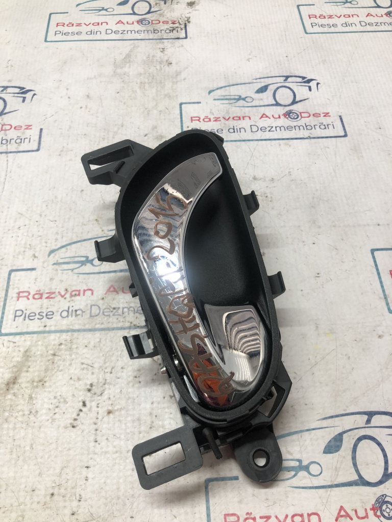 Maner interior dreapta fata Nissan Qashqai 1.2 Benzina 2015