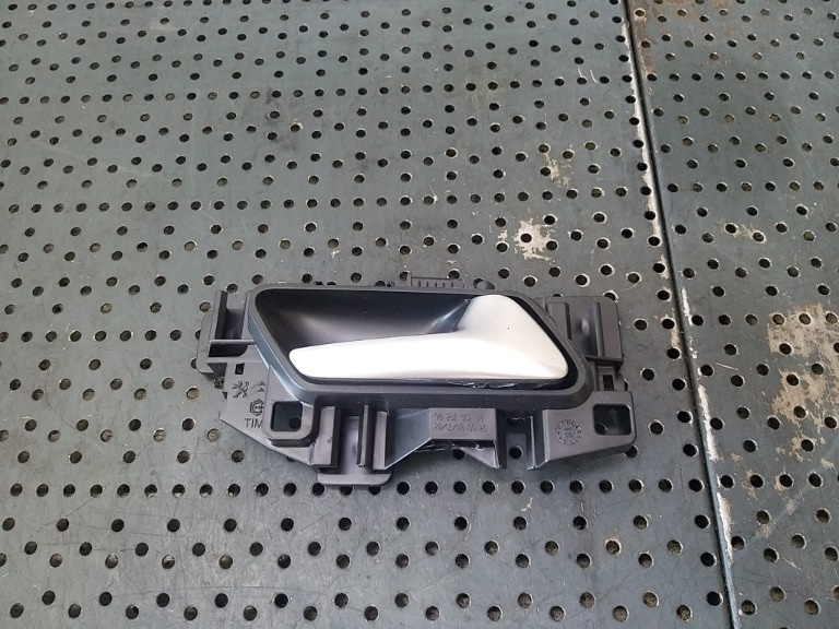 Maner interior dreapta fata peugeot 3008 2 98201552w