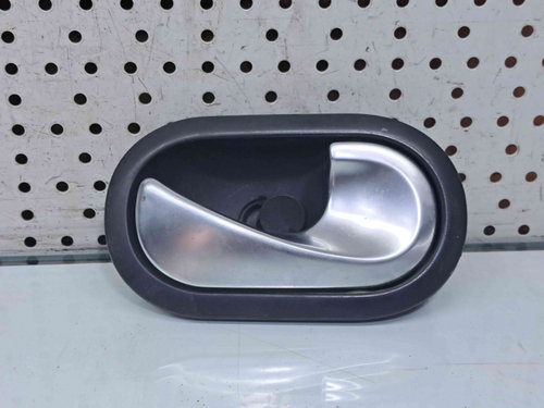 Maner interior dreapta fata Renault Megane 2 [Fabr 2002-2008] 8200028486