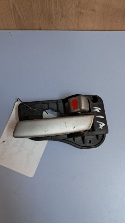 Maner interior dreapta Kia Carens an fabricatie 2009 cod 82623-UN000