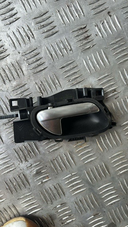 Maner interior dreapta spate Peugeot 208 an 2013 cod 96605253VV