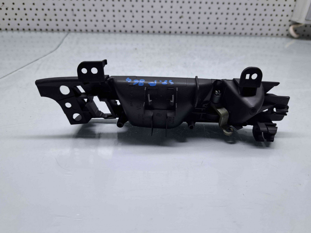 Maner interior stanga fata Audi A3 Sportback (8PA) [Fabr 2004-2013] 8P4837019D