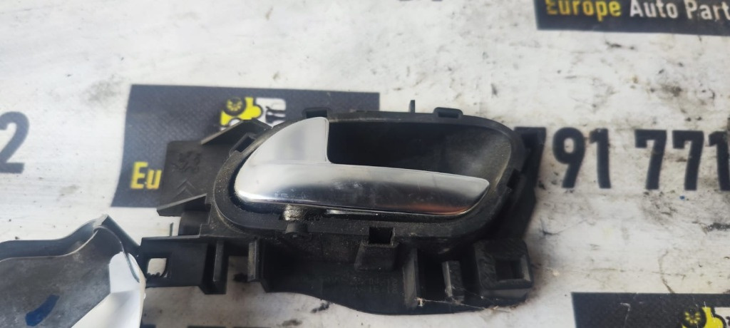 Maner interior stanga fata Peugeot 208 an 2014 cod 96605254VV