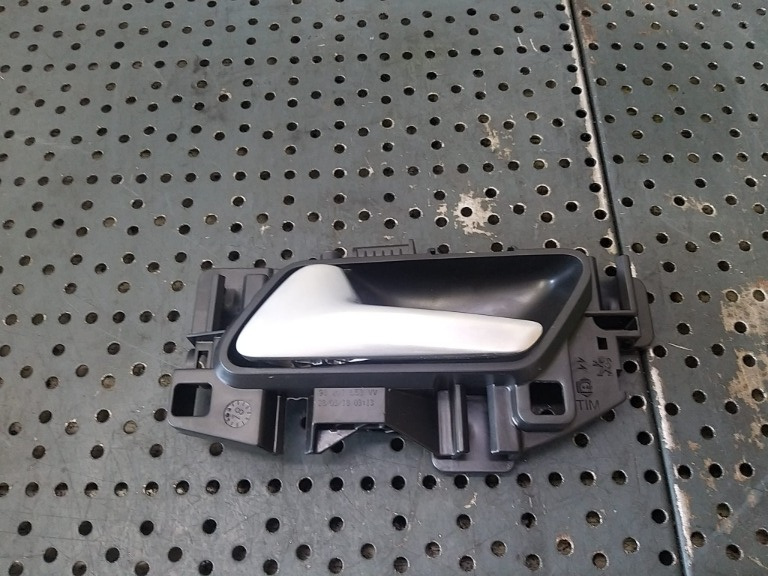 Maner interior stanga spate peugeot 3008 2 98201553