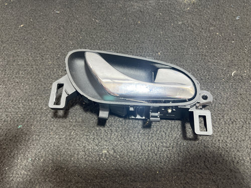 Maner interior usa dreapta spate Nissan Qashqai 1.5 DCi Tekna Manual Euro 6 sedan 2015 (806704EA0A)