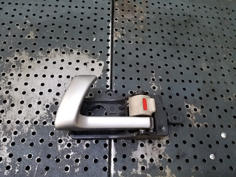 Maner interior usa stanga fata hyundai santa fe 2 82613cm000