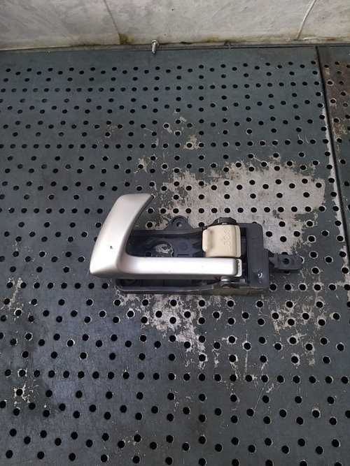 Maner interior usa stanga spate hyundai santa fe 2 82613cm000