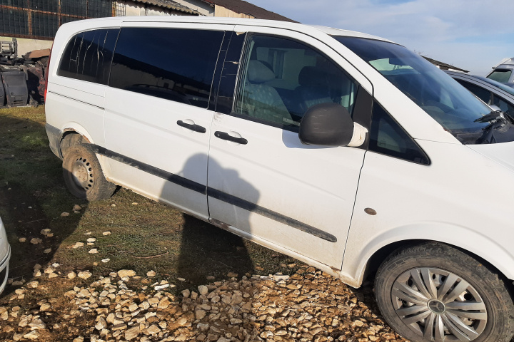 Maner plafon fata dreapta Mercedes-Benz Vito W639 [2003 - 2010] Mixto minivan 4-usi 111 CDI MT L3H1 (115 hp)