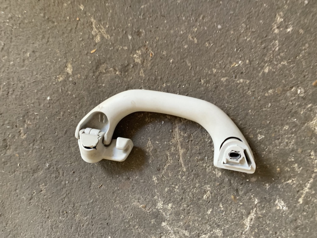 Maner plafon stanga spate Volkswagen VW Bora [1998 - 2005] Sedan 1.9 TDI MT (150 hp) (1J2)