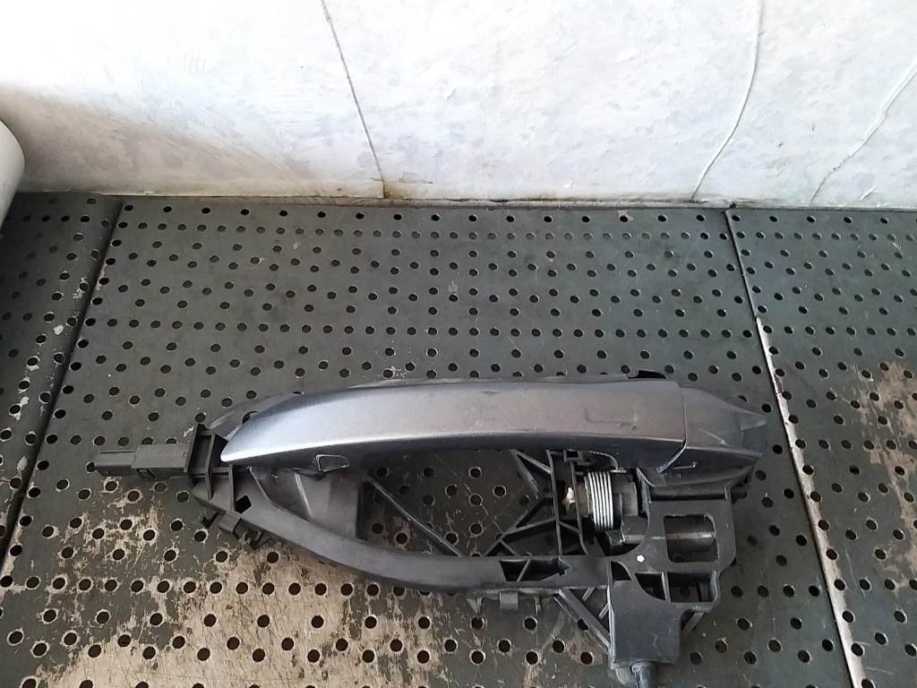 Maner stanga spate audi a6 c8 4k 4n0837811b
